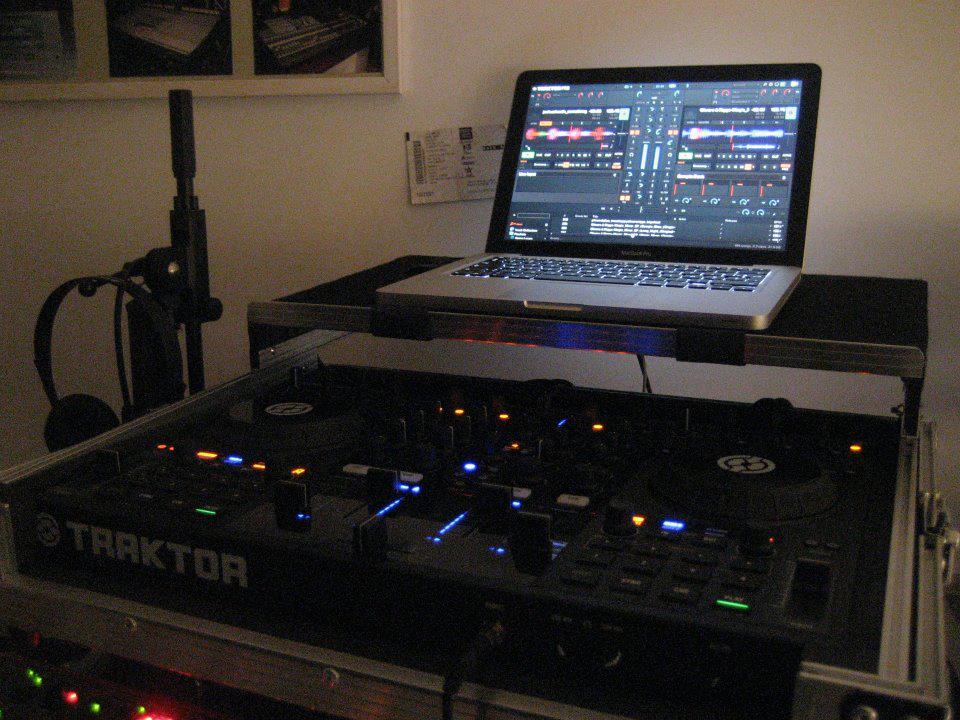 Native Instruments Traktor Kontrol S4
