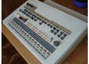 Roland TR-909 (48961)