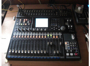 Tascam DM-24 (9994)