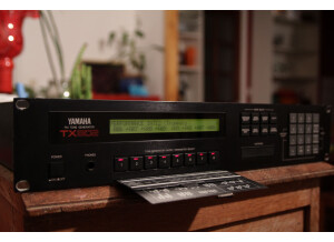 Yamaha TX802 (32102)