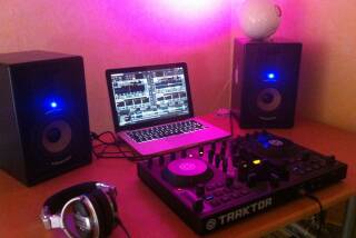 Native Instruments Traktor Kontrol S2