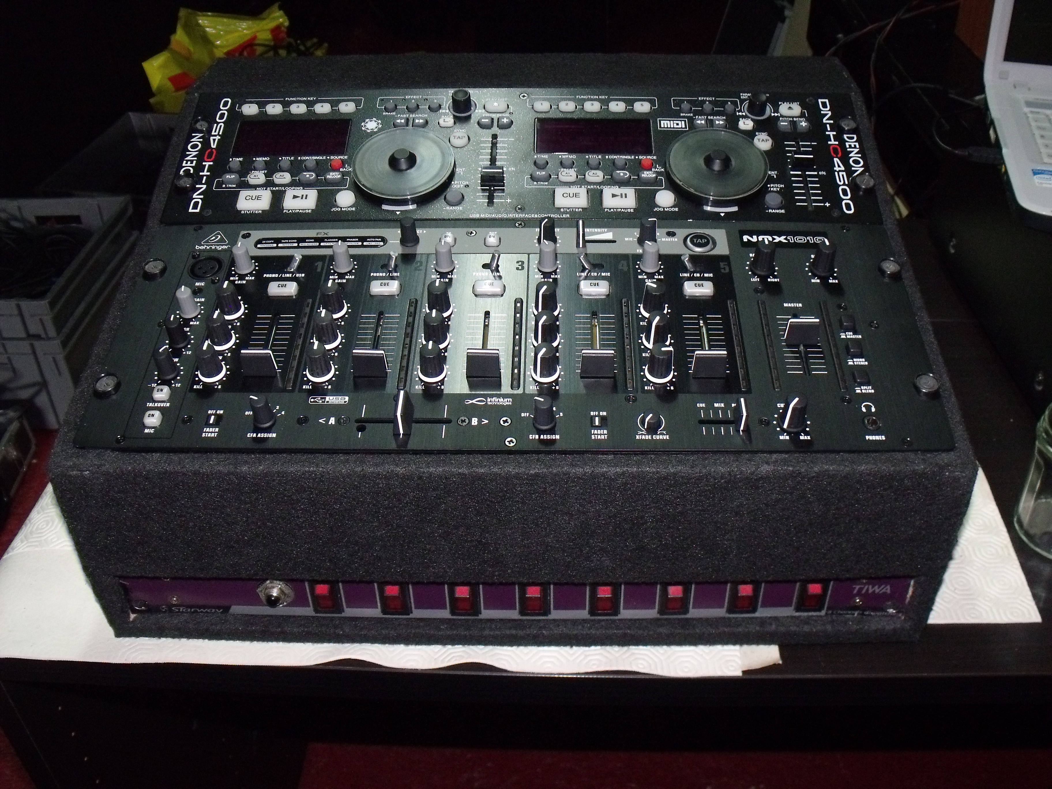 Behringer NOX1010