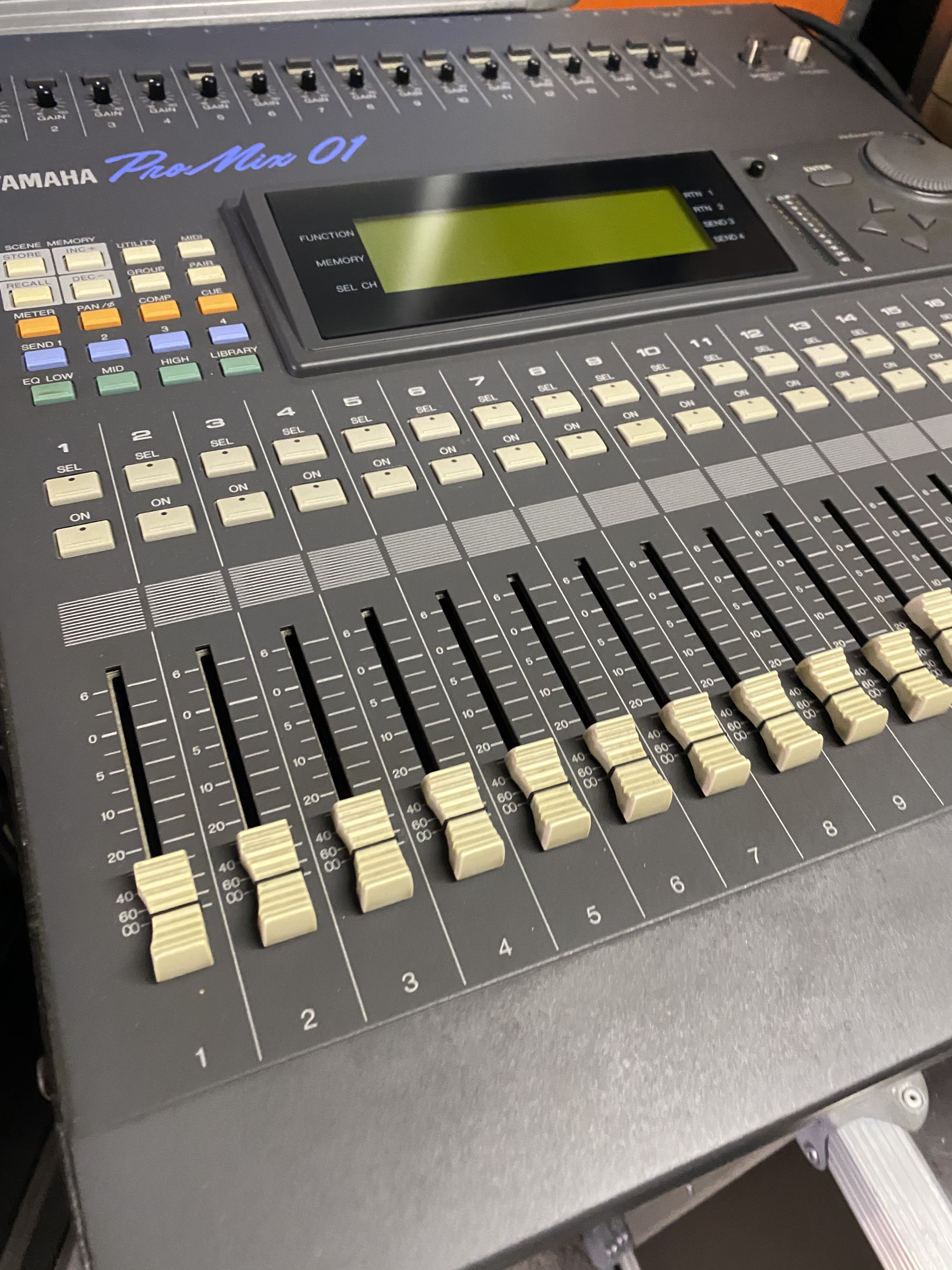 YAMAHA PRO MIX 01