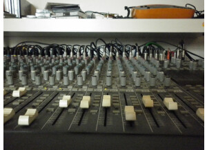 Mackie 8 Bus Series 24/8/2 (83417)