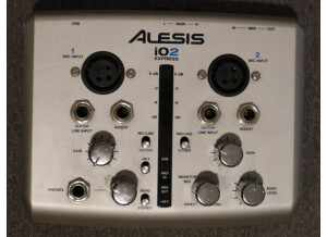 alesis-io2-1.JPG