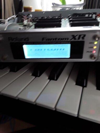 1 écrzn coupé en deux 1 écrzn coupé en deux