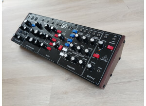 Behringer Model D (14892)