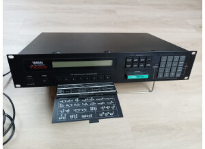 Yamaha TX802 (50745)