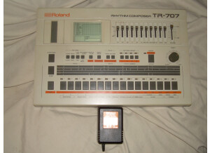 Roland TR-707 (74297)