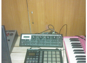 Roland MC-909 Sampling Groovebox (94298)
