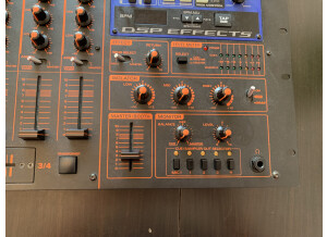 Roland DJ-2000
