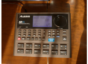 Alesis SR-18 (82403)