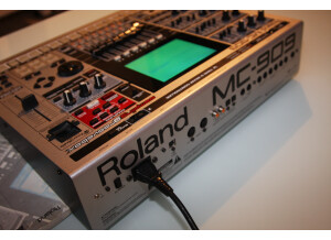 Roland MC-909 Sampling Groovebox (10973)