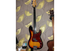 Squier Vintage Modified Precision Bass Fretless