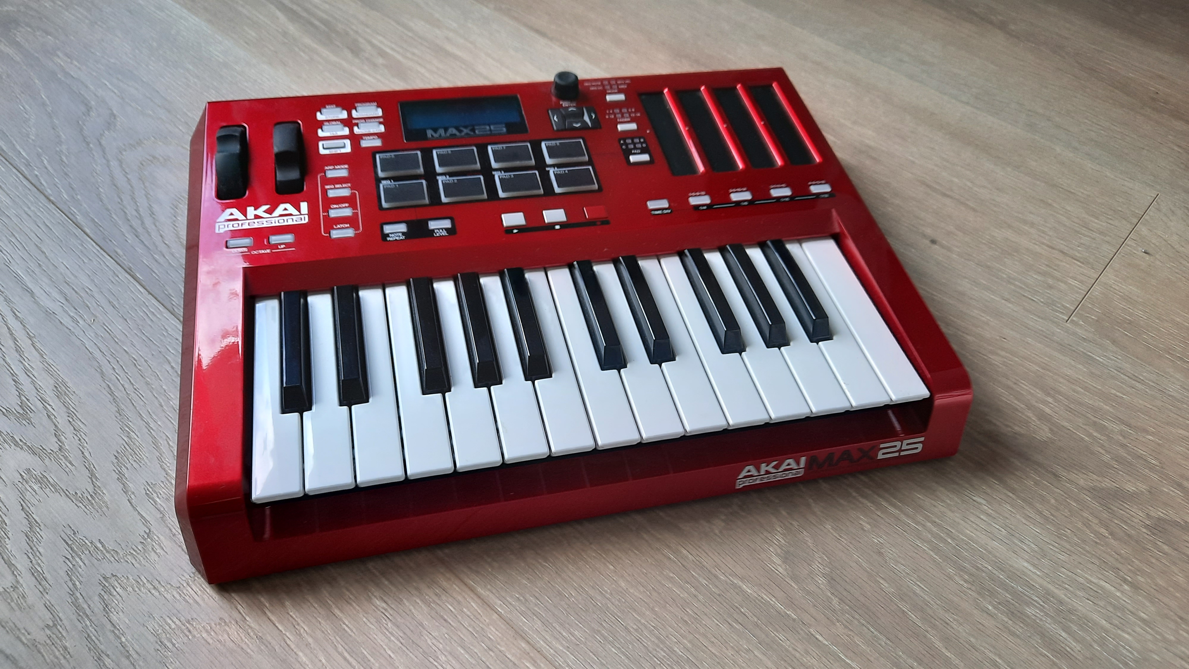 Pictures and images Akai Professional MAX25 - Audiofanzine