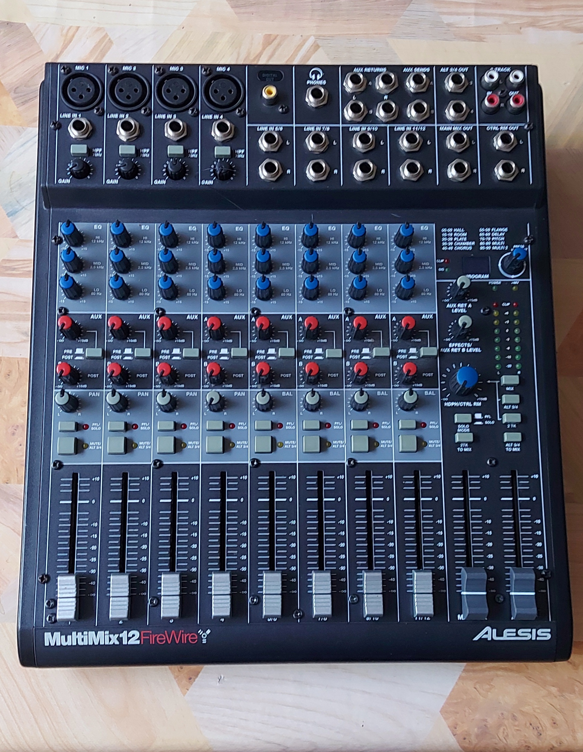 ALESIS オーディオミキサー MULTIMIX 12 FIREWIRE MultiMix 12 FireWire - Alesis MultiMix 12 FireWire