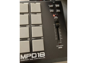 Akai Professional MPD18 (91517)