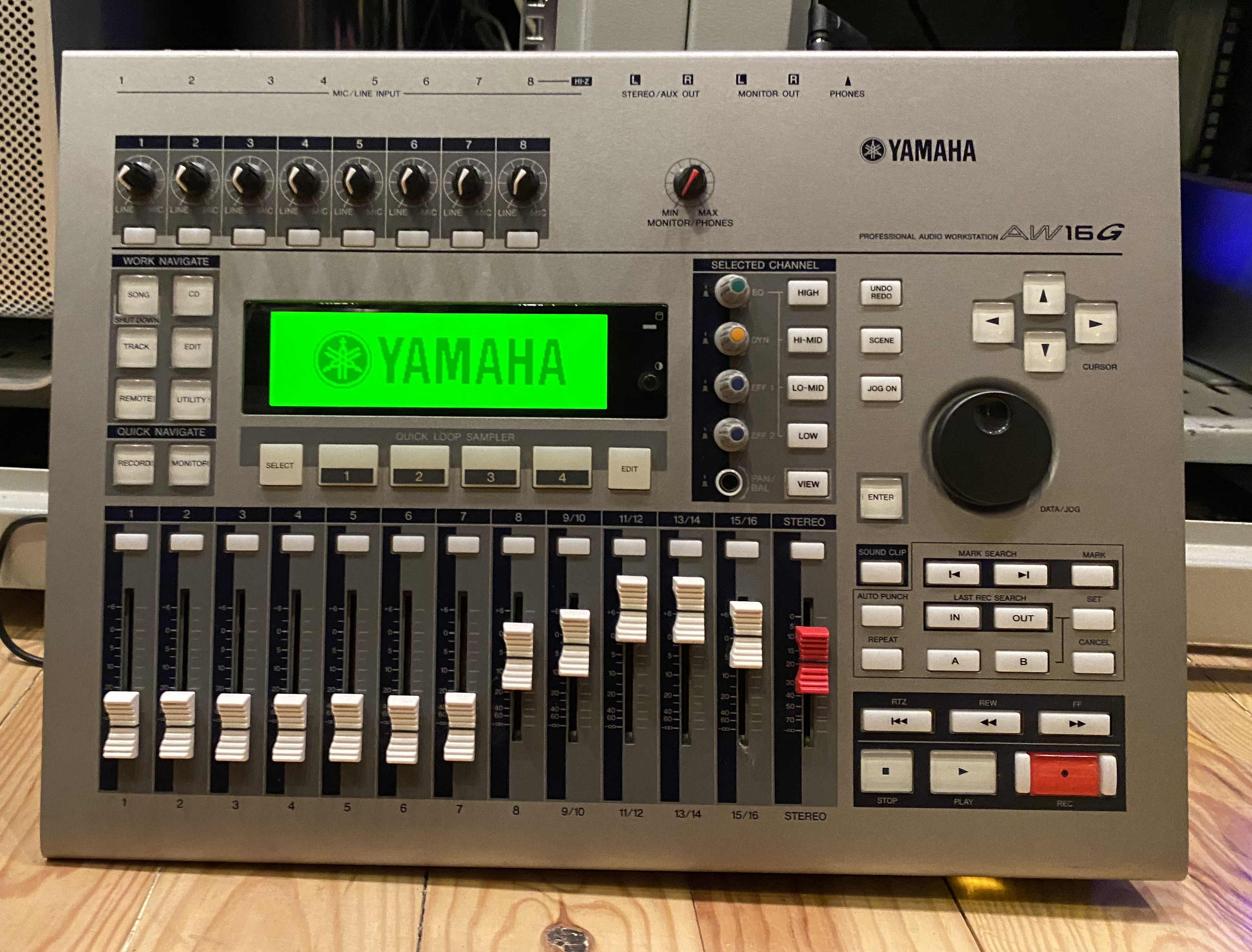 16-Track Digital Audio Workstation Yamaha AW16G