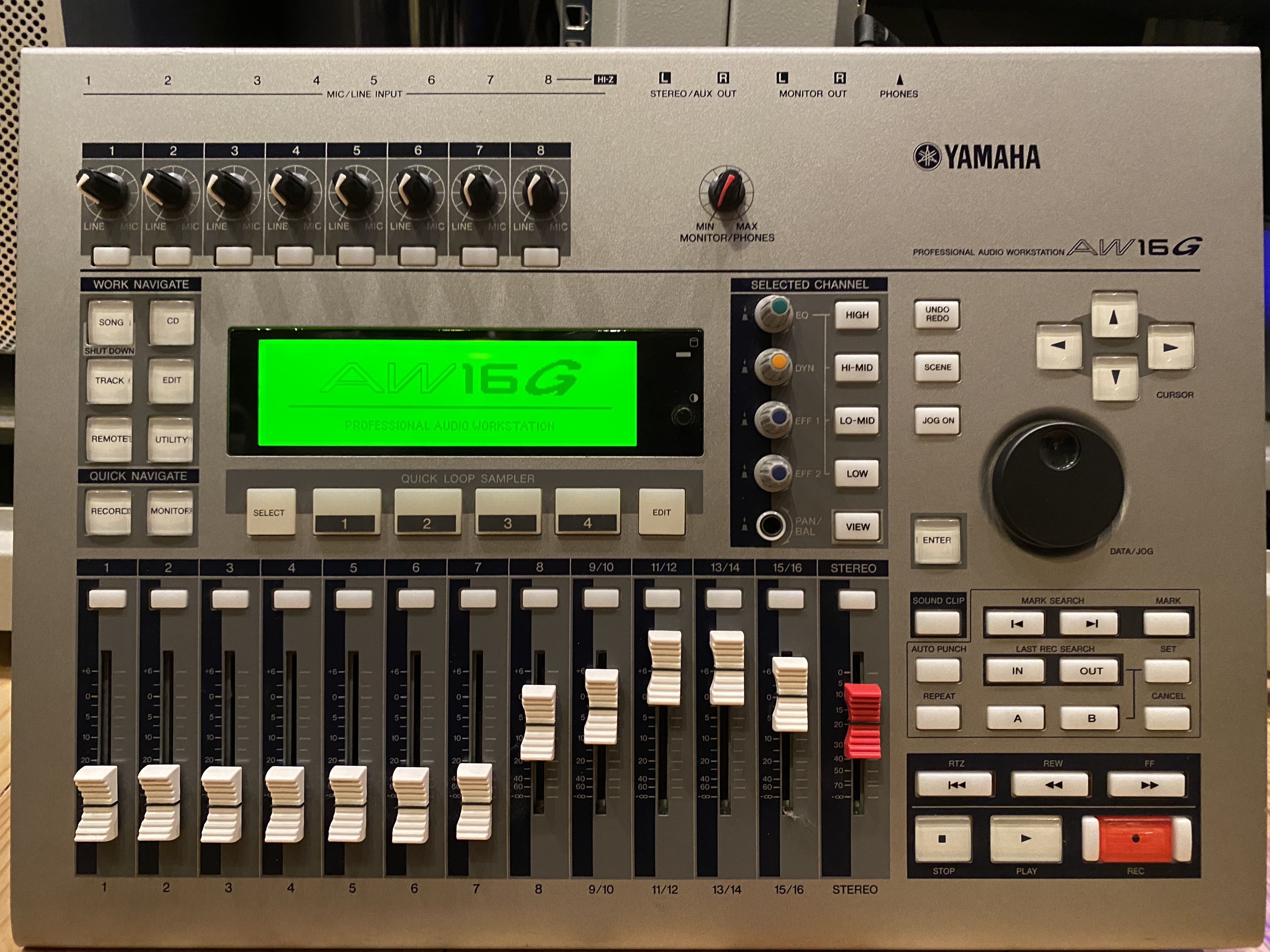 Workstation YAMAHA AW16G_D.JPG