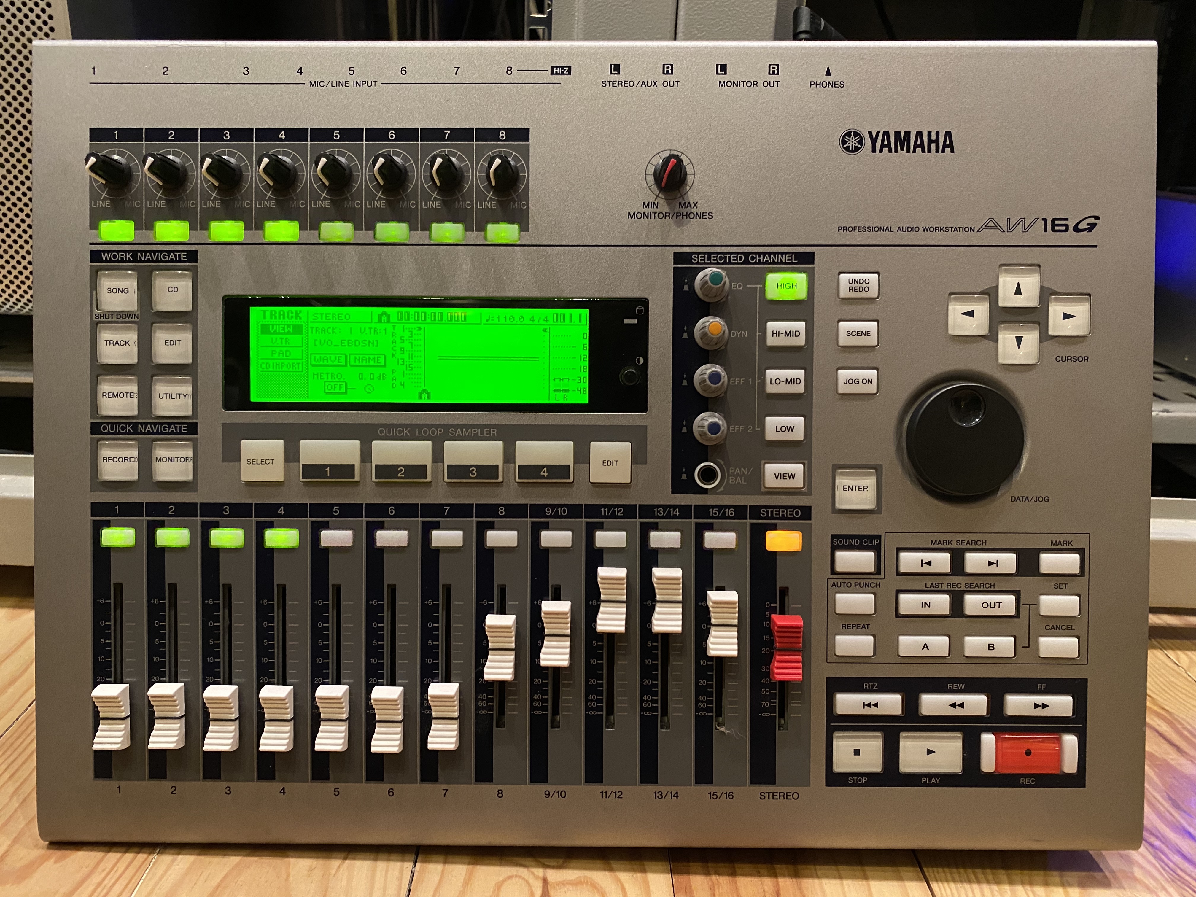 Workstation YAMAHA AW16G_E.JPG