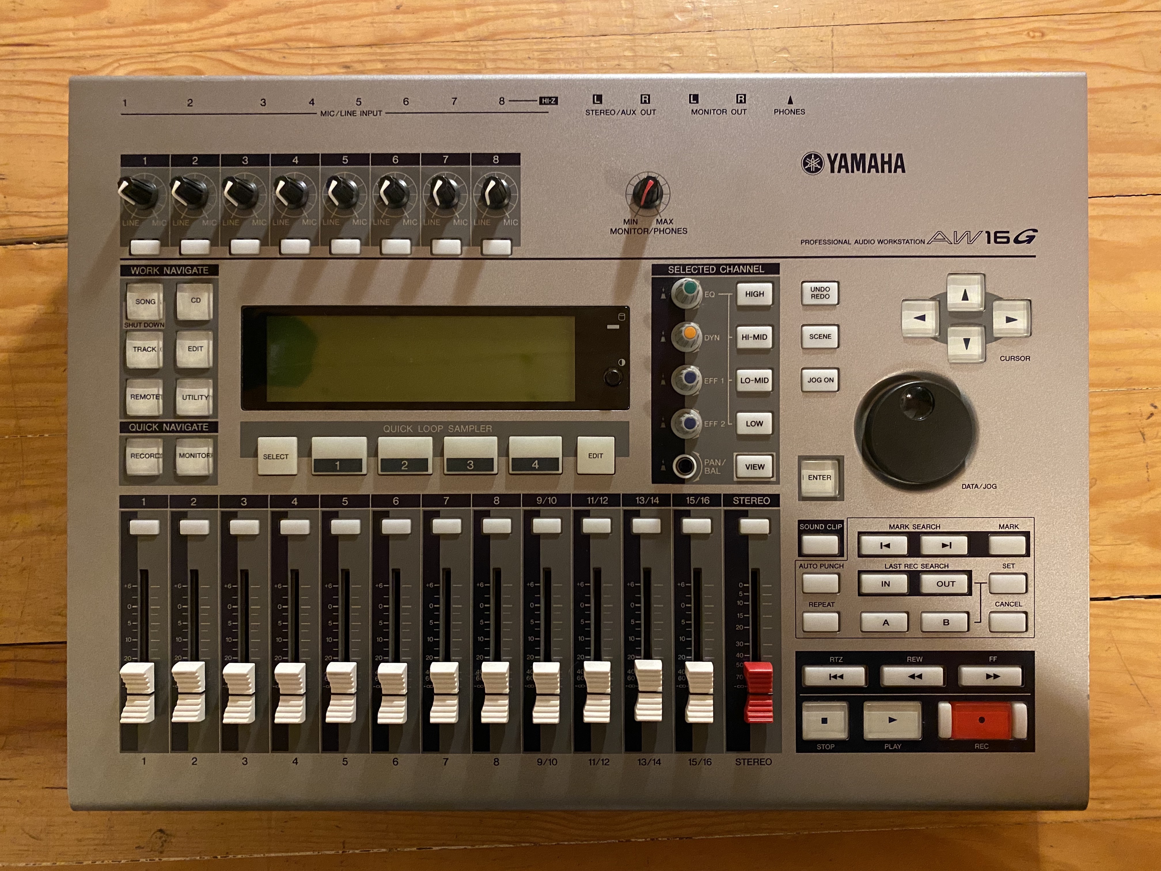 Workstation YAMAHA AW16G_A.JPG