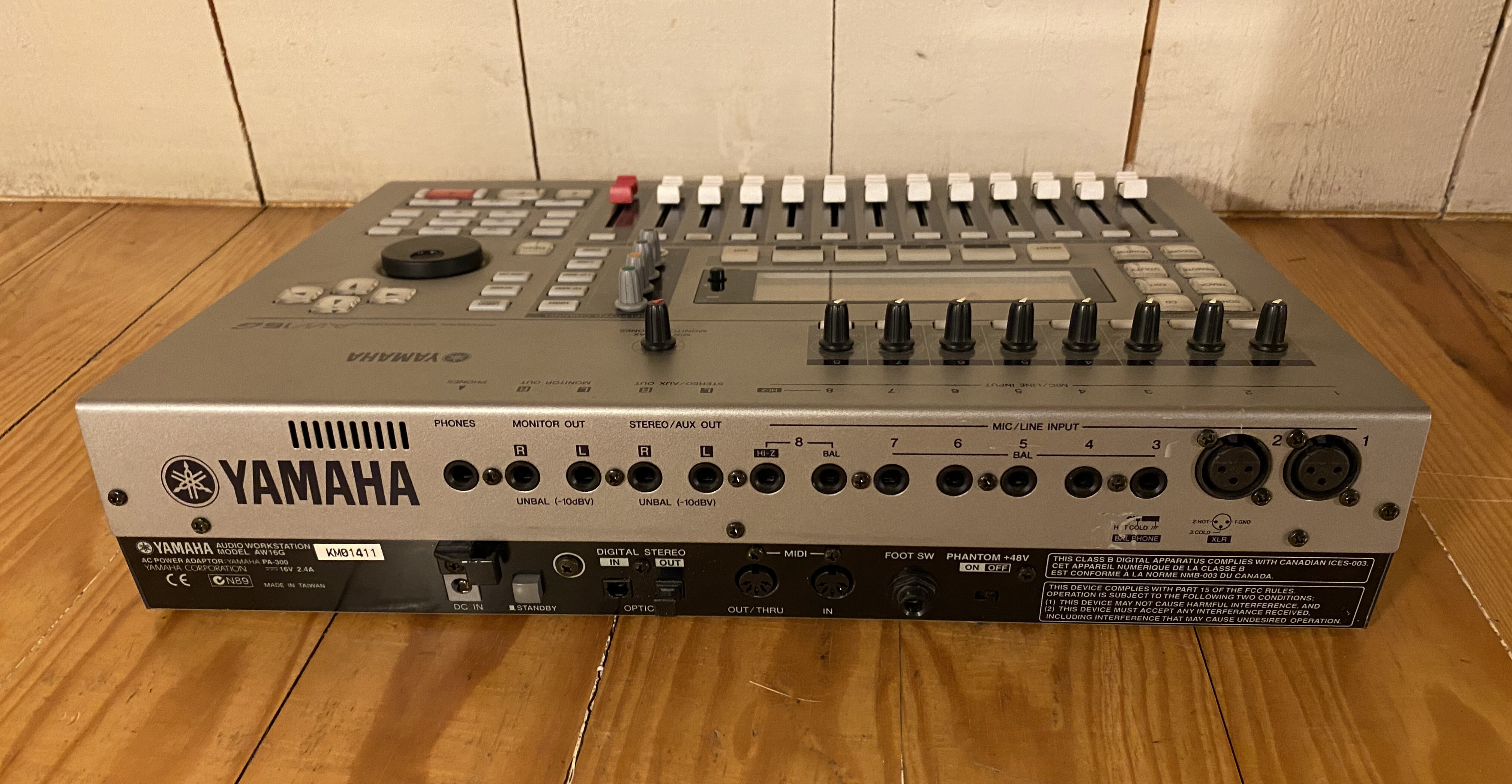 Workstation YAMAHA AW16G_B.JPG