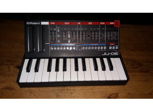 Roland JU-06 (65994)