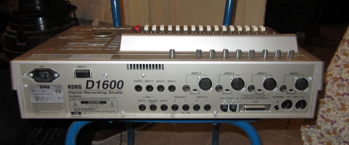 Korg D-1600