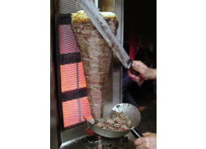 Döner_kebab_slicing