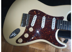 American_Deluxe_Stratocaster_Corps