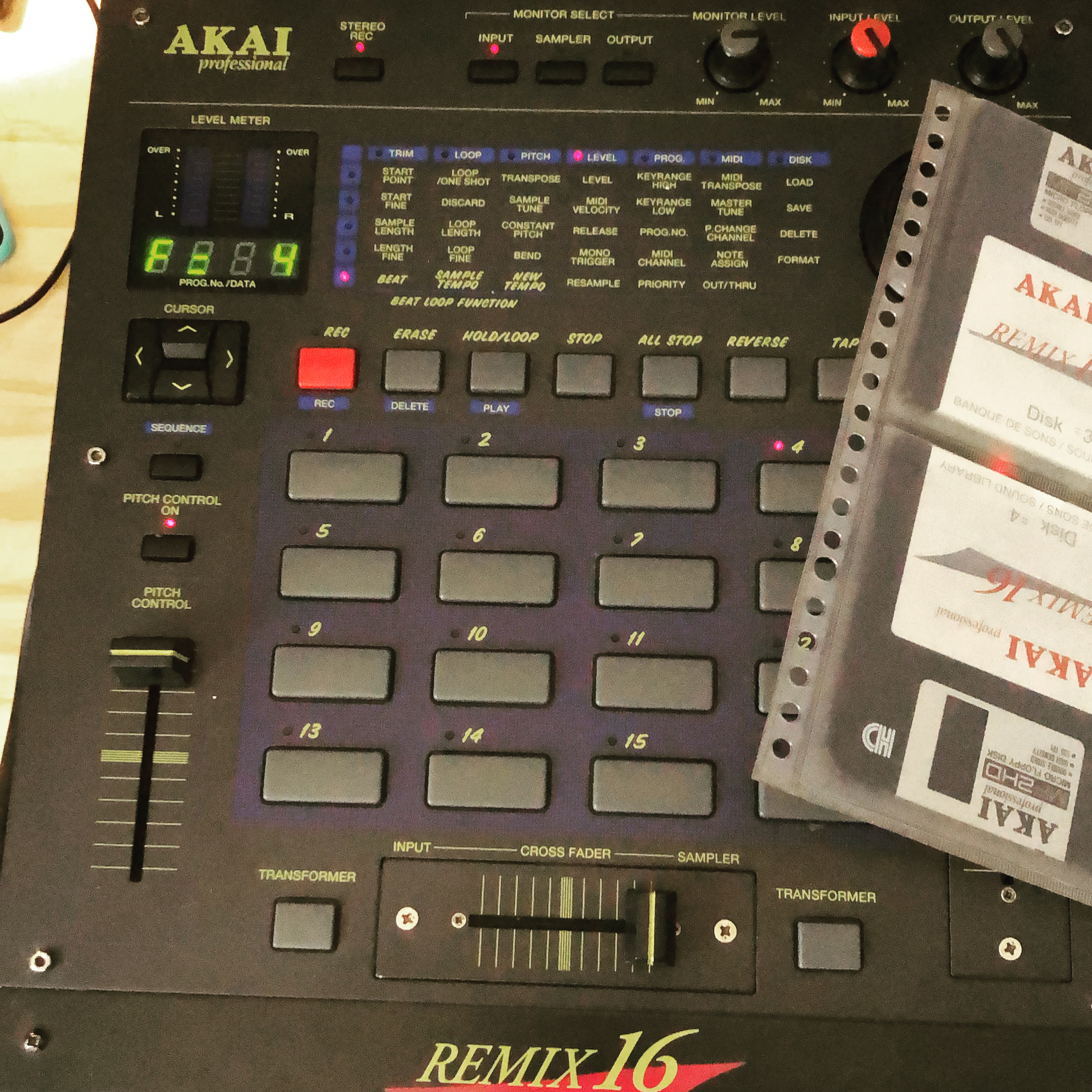Akai Professional REMIX 16