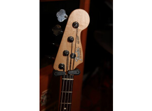 detail tete jazz bass_3589.JPG