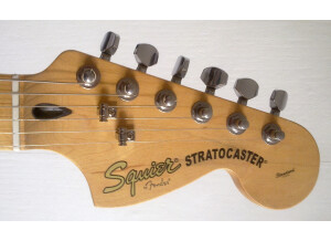 Squier Standard Stratocaster (18900)