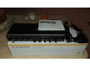 Behringer U-Phoria UMC404HD (8750)