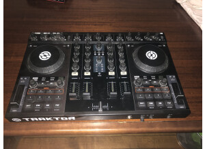 Native Instruments Traktor Kontrol S4 (2599)