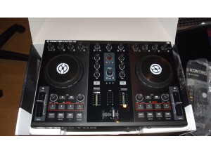 Native Instruments Traktor Kontrol S2 (29075)