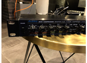 Alesis 3630 Compressor (94641)