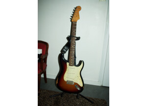 Fender [Road Worn Series] '60s Stratocaster - 3-Color Sunburst Rosewood