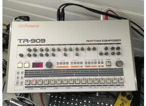 Roland TR-909 (50999)