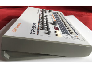 Roland TR-909 (9943)