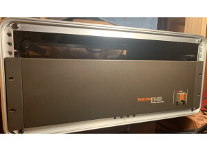Tascam M-520 (95961)