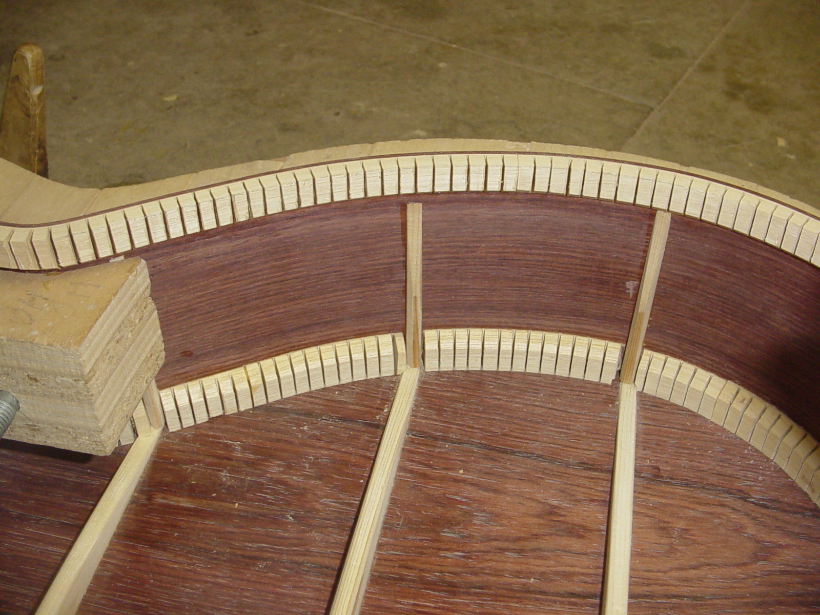 Guitares Folk/Western : 17 contre &eacute;clisses