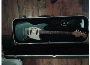 Fender [Artist Series] Kurt Cobain Mustang - Dark Lake Placid Blue w/ Competition Stripe