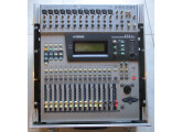 A vendre console Yamaha 01v avec Slot Yamaha MY4-DA (sortie 4 pistes analogiques).