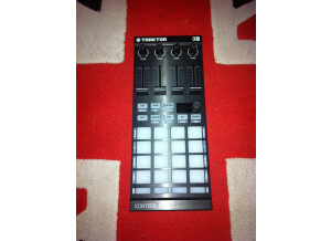 Native Instruments Traktor Kontrol F1 (56202)