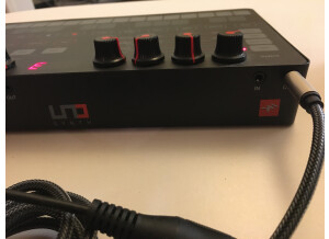 IK Multimedia UNO Synth (46340)