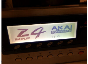 Akai Professional Z-4 (48551)