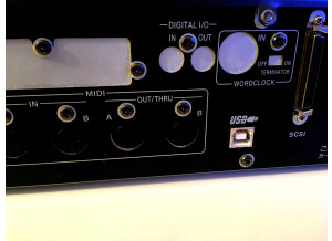Akai Professional Z-4 (33074)