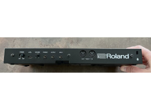 Roland JU-06 (7998)