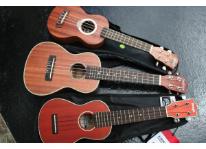 Trio ukuleles